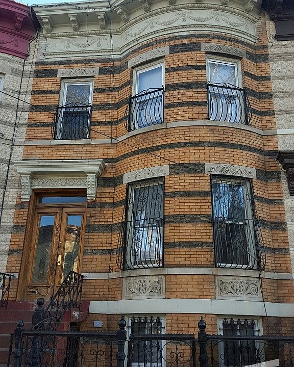 2nd image of 294 Weirfield St