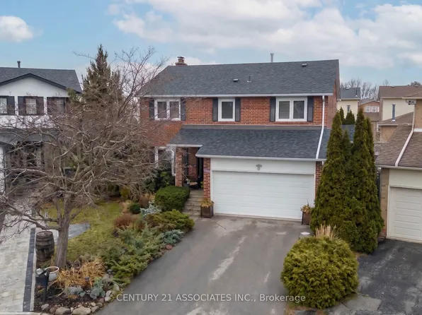 1324 Quinpool Ct, Mississauga, ON L5C 4J3