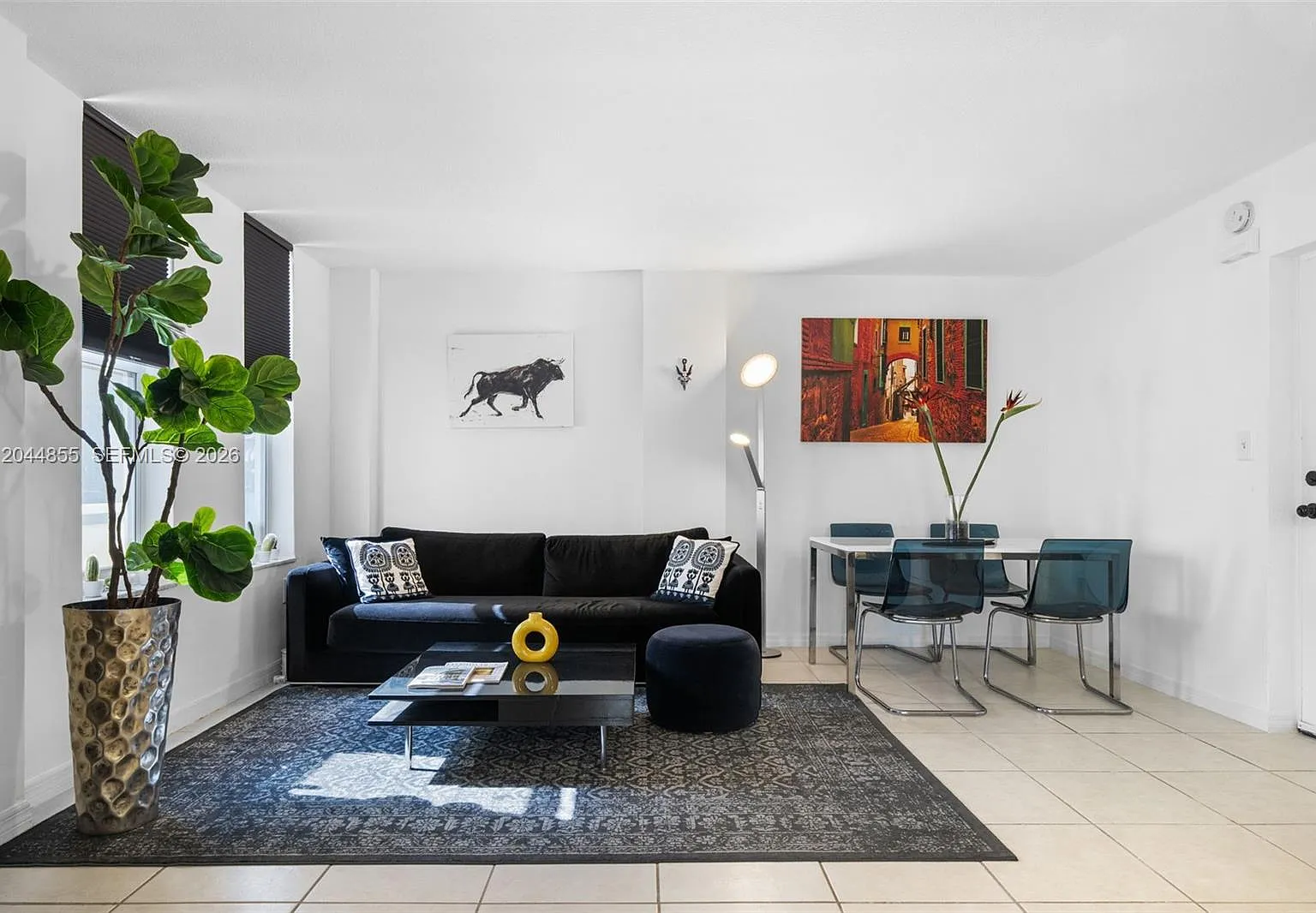 Valiant House Condo — Photo 1