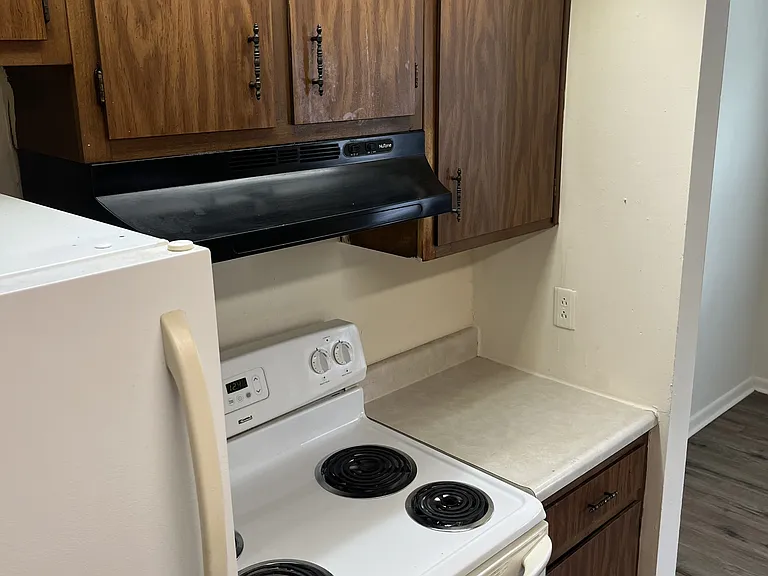 1038 Cherry Dr #5 — Photo 5