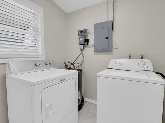 5th image of 450 Davison Ave NE