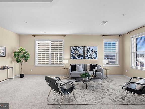 3rd image of 43597 McDowell Sq
