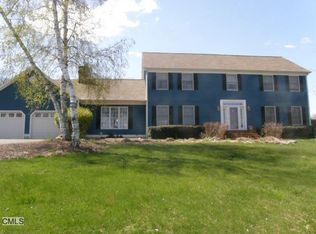 4 Patriot Ridge Rd, Sandy Hook, CT 06482