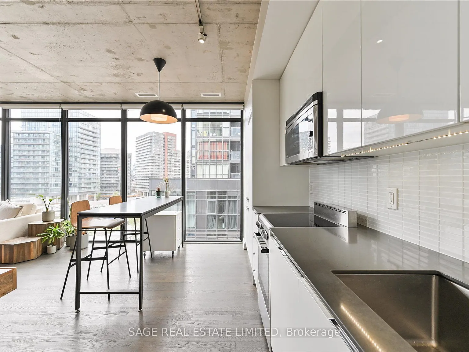 Art Condos — Photo 2