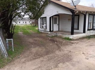 1206 W 7th St, Cameron, TX 76520