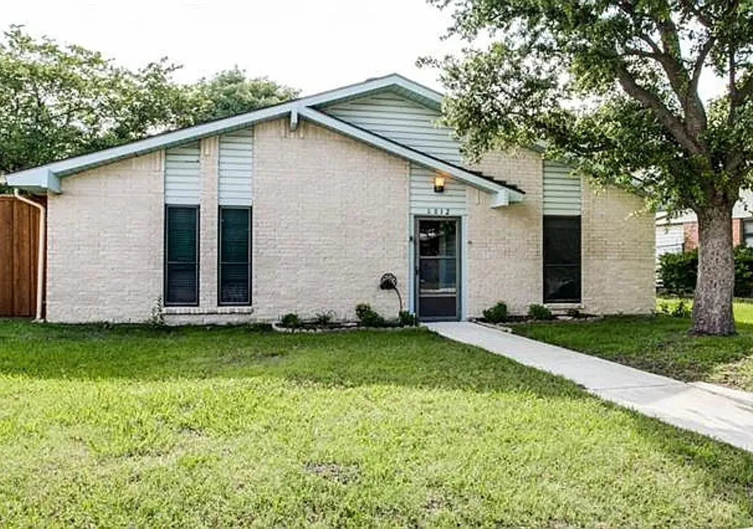 6012 Cedar Lane Rowlett, TX 75089-3122 — Photo 1