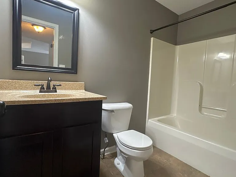 910 Applegrove Cir — Photo 12