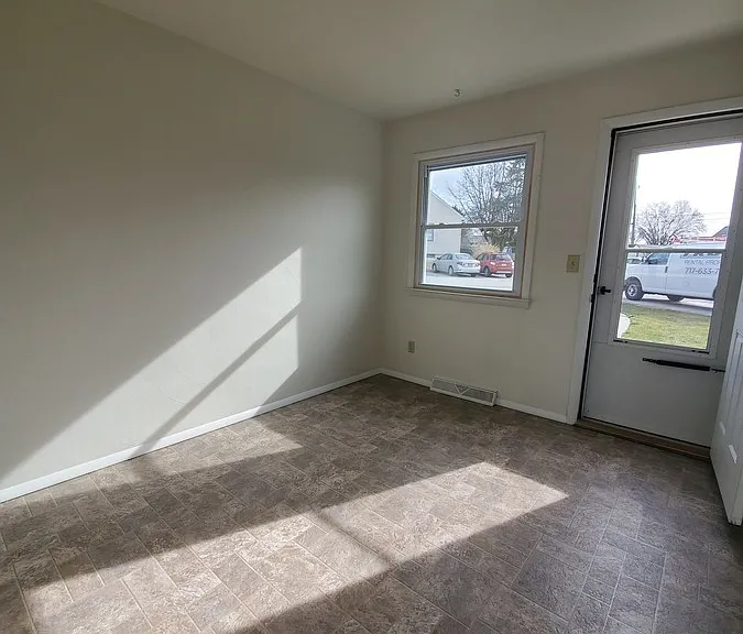 303 Juniper Ln — Photo 6