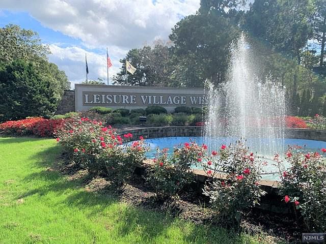 1st image of 576B Sheffield Dr