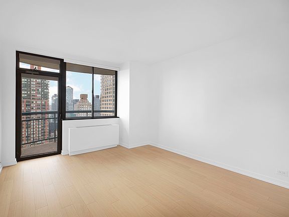 4th image of 124 W 60th St APT 31H