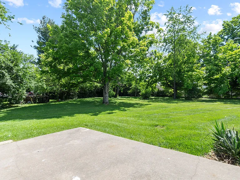 599 Buckingham Ln — Photo 27