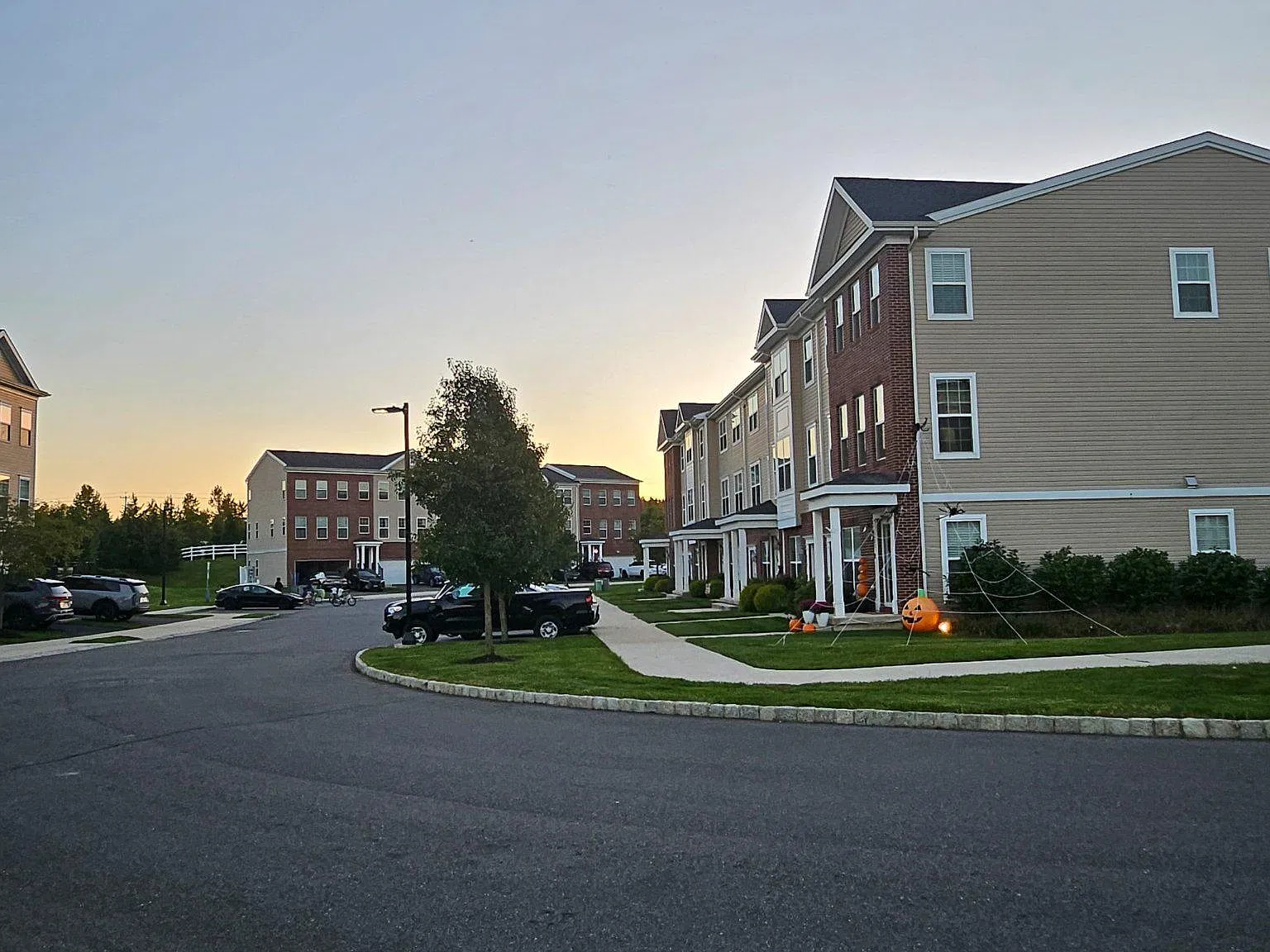 2 bed, 2.0 bath, 1376 sqft, $2,375 — Photo 4
