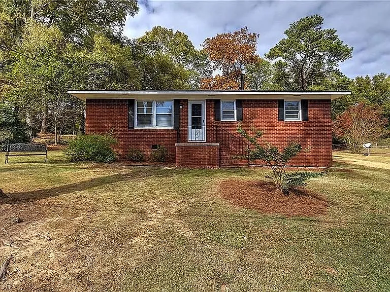 195 Floral Dr — Photo 1