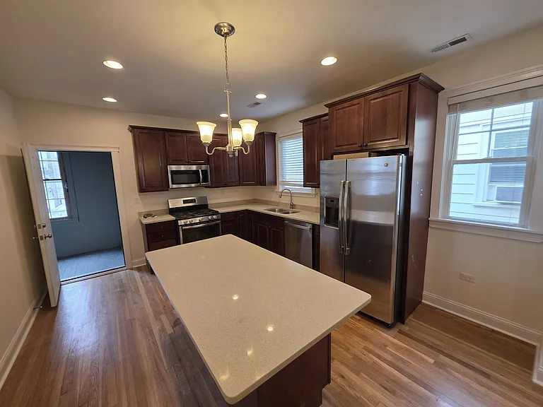 2343 W Winona St #2E — Photo 2
