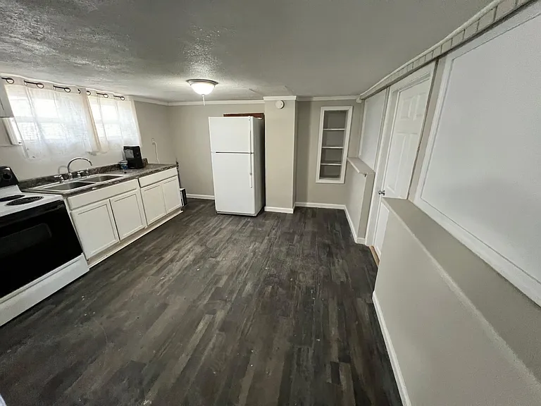 895 Baldwin Ave #3 — Photo 7