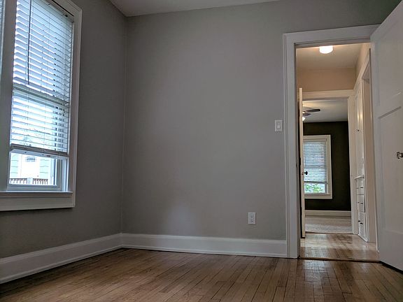 2nd image of 4154-56 N Maryland Ave