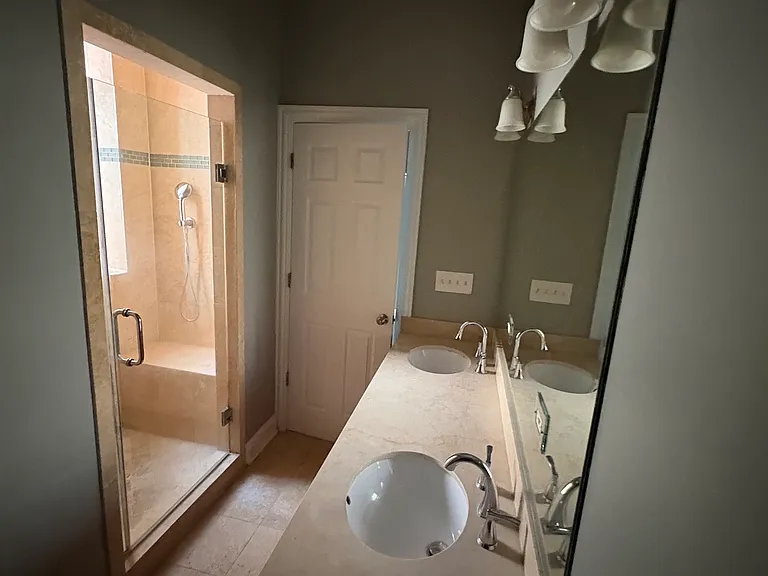 704 E 51st St #3W — Photo 9