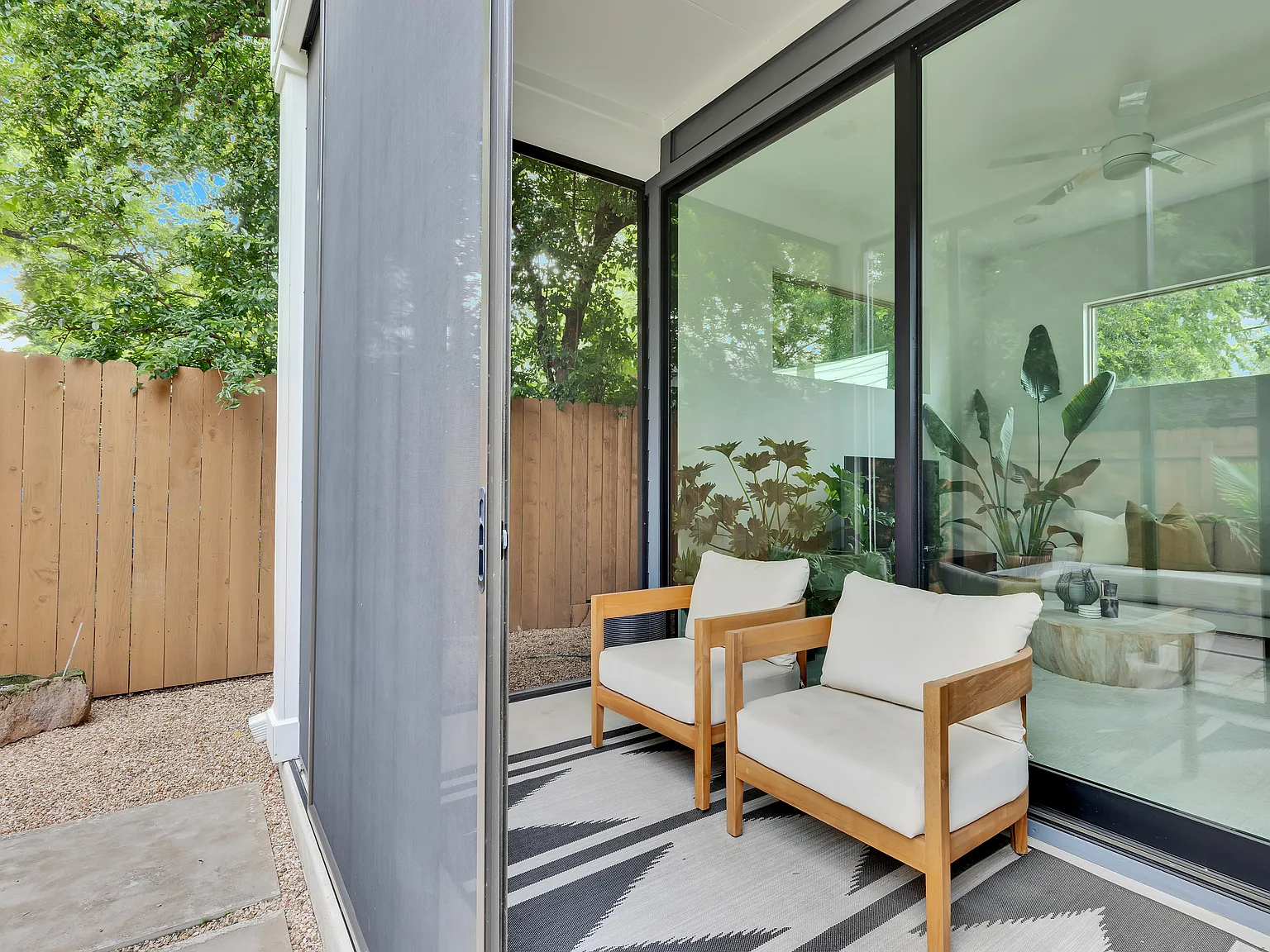 2 bed, 2.5 bath, 1000 sqft, $5,000 — Photo 4