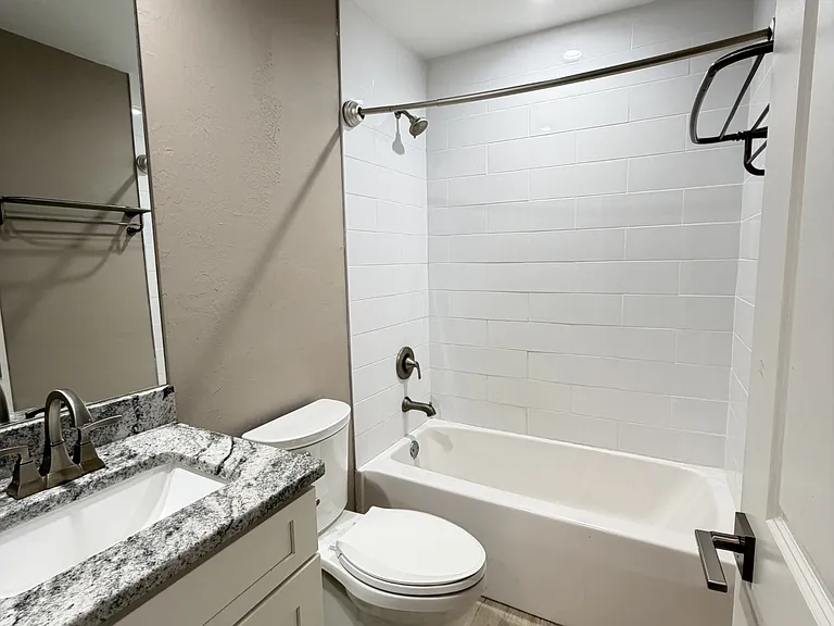 4140 SW 6th Pl — Photo 16