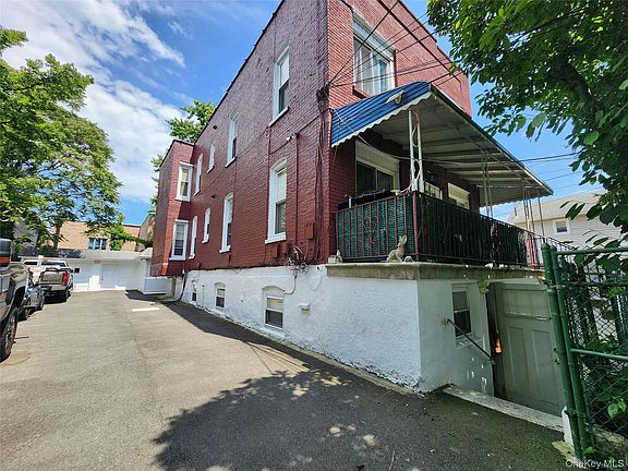 3rd image of 836 Revere Avenue