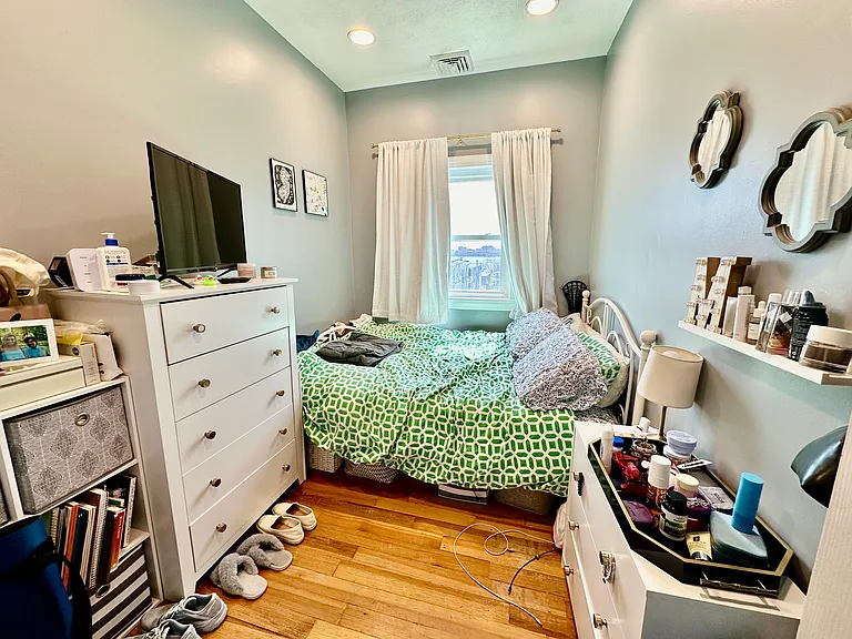 460 E 7th St #3 — Photo 8