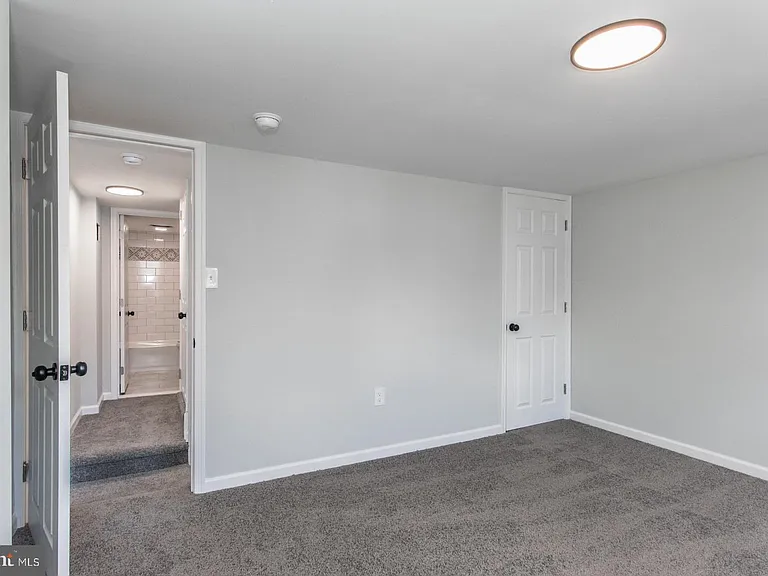 647 Spruce St — Photo 17