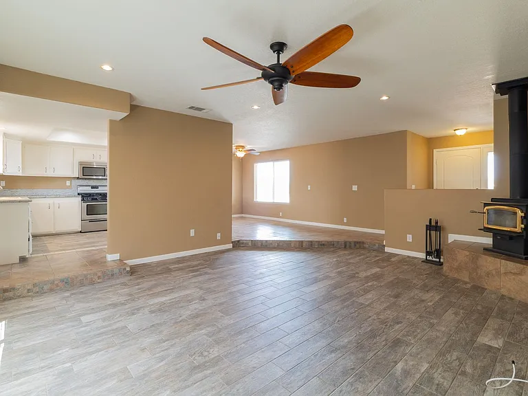 21148 Rosewood St — Photo 3