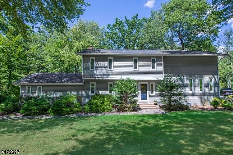 1st image of 7 Drum Hill Ln