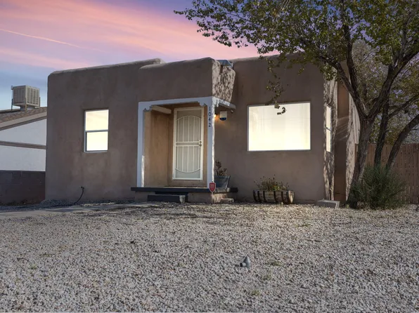 1042 Buena Vista Dr SE, Albuquerque, NM 87106