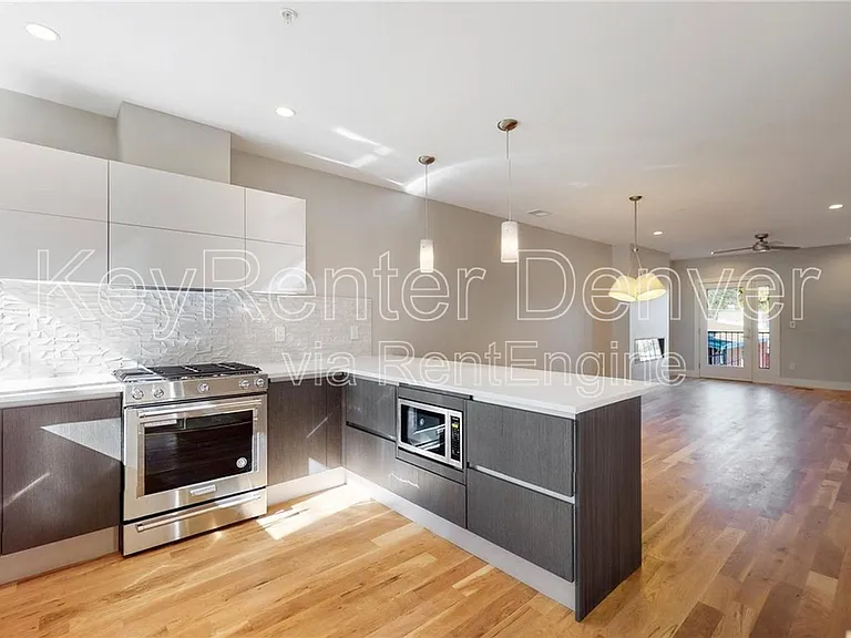 1930 N Grove St #3 — Photo 1