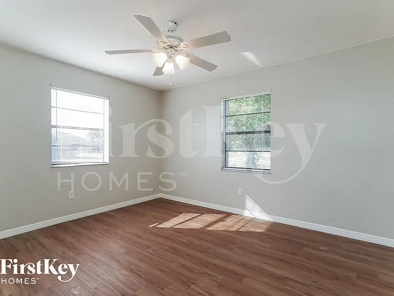 2603 NE 4th Ave — Photo 11
