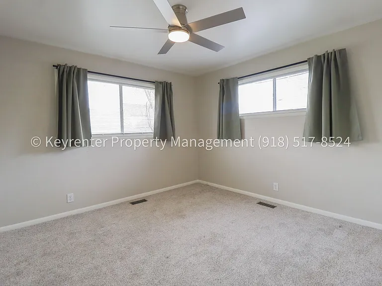 953 E 37th St S — Photo 26