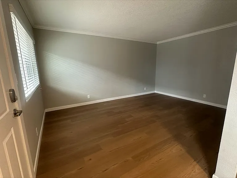 Four Seasons Apartments — Photo 30