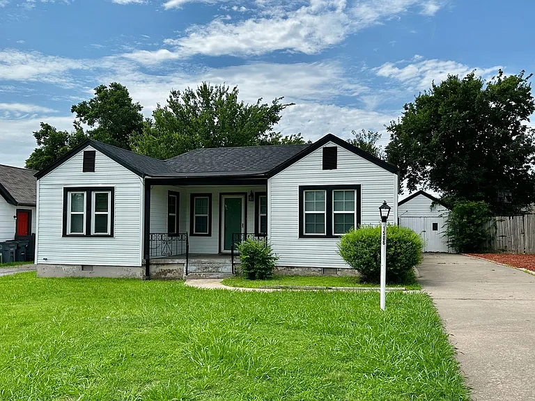 1506 NW Arlington Ave — Photo 2