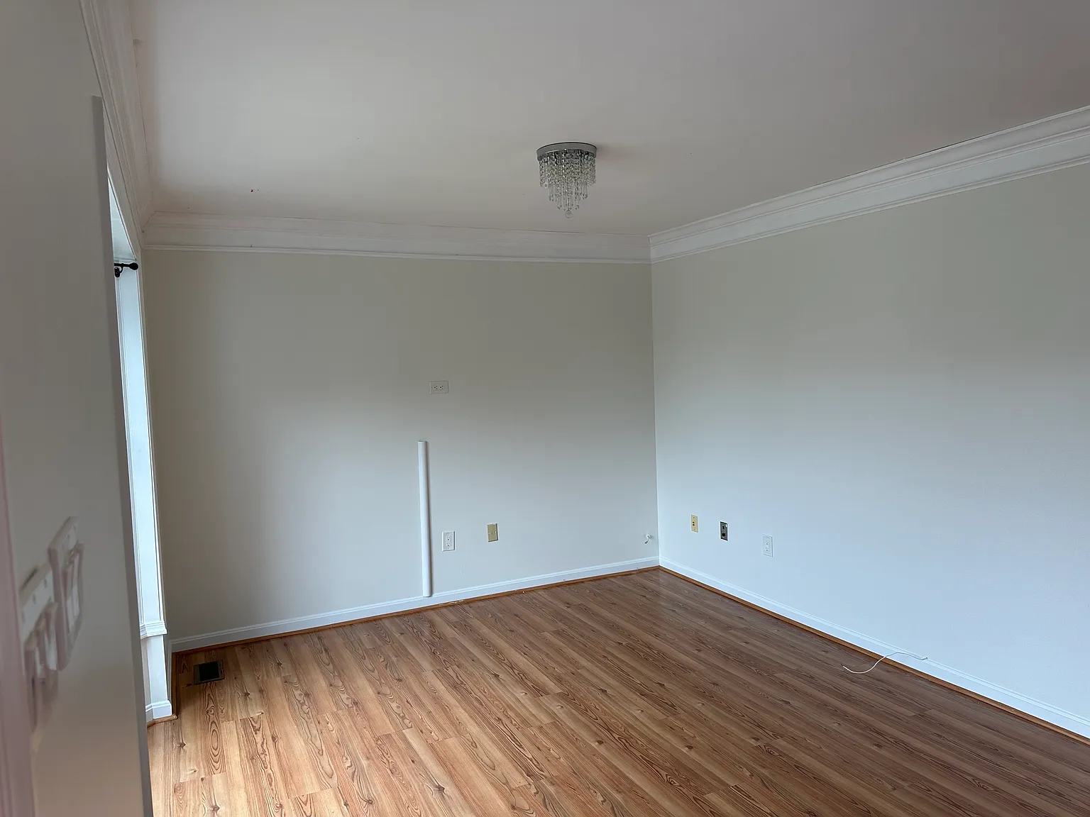 4 bed, 2400 sqft, $3,050 — Photo 4