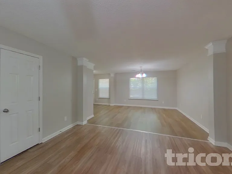 121 Eagle Pointe Dr — Photo 3