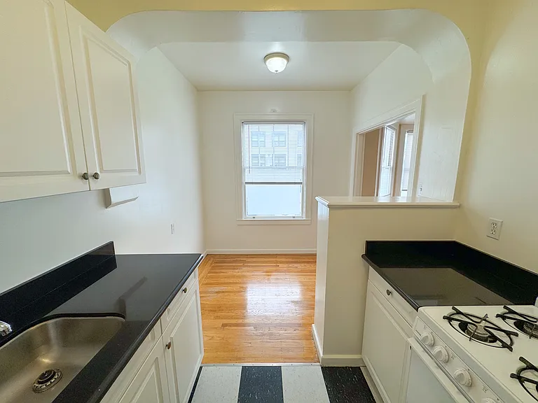 2495 Sutter St #2 — Photo 7