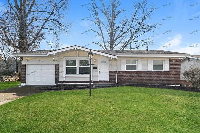 2404 Burchard Dr — Photo 1