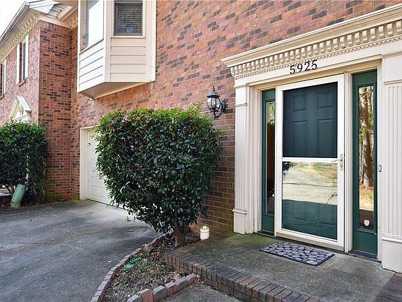 3rd image of 5925 Princess Ln