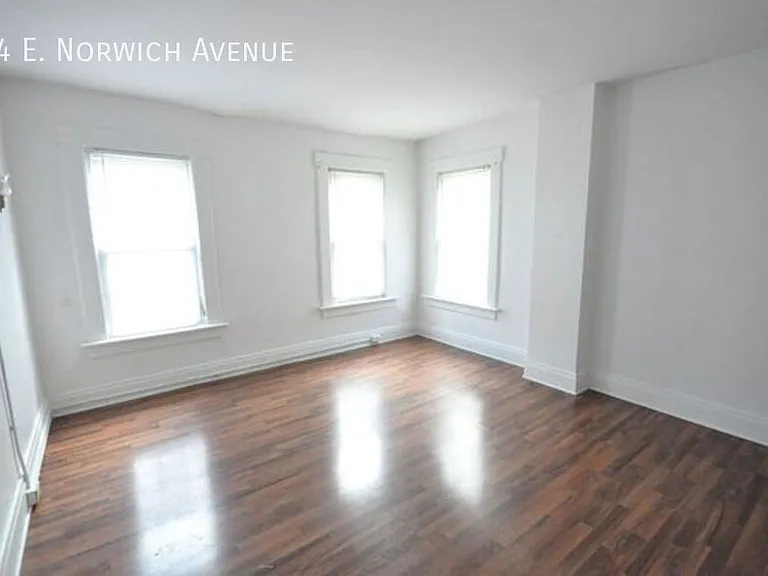 84 E Norwich Ave — Photo 6