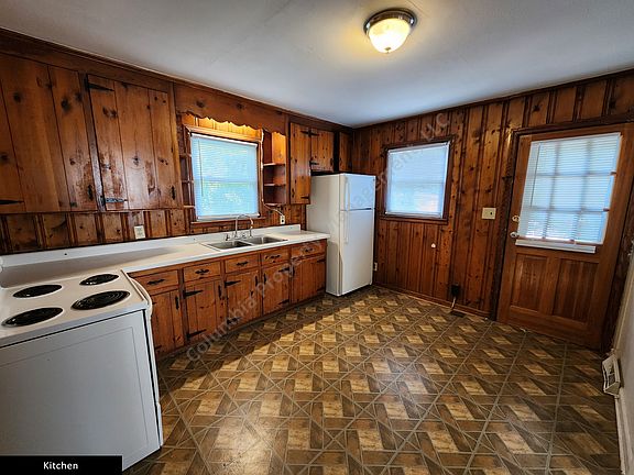 2nd image of 816 Howard St