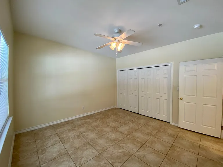 524 S. LBJ — Photo 17