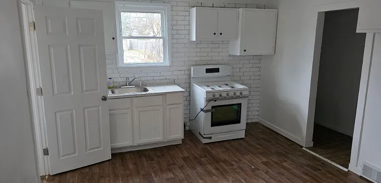1831 S Westmoreland Ave — Photo 3