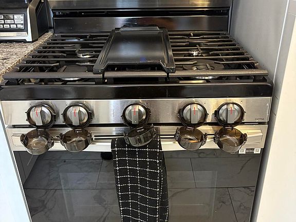 3rd image of 16 Laurel Pl #A
