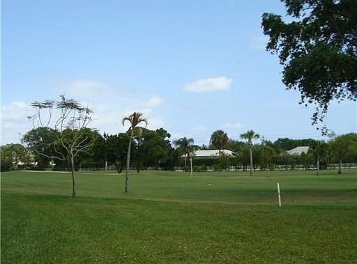 River Bend has a well maintained golf course designed by Tom and George Fazio