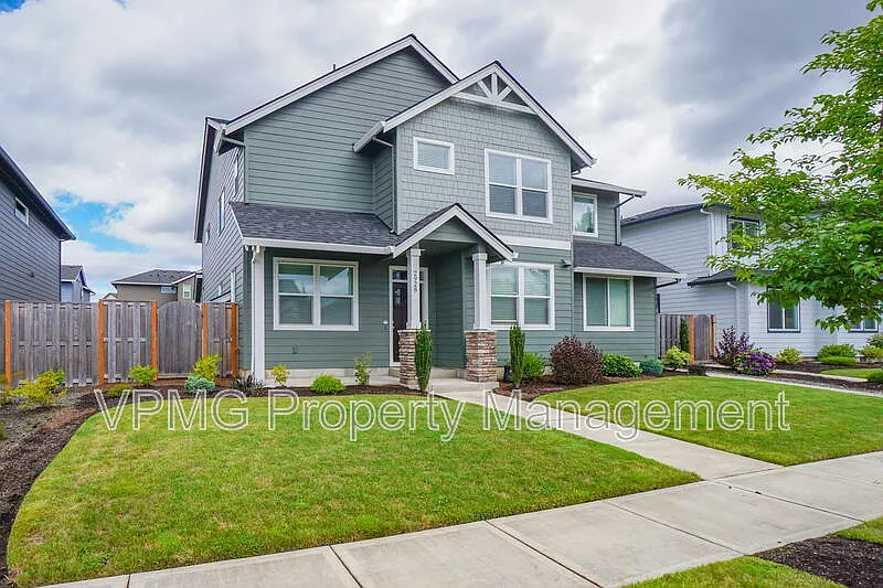 4 bed, 2.0 bath, 2032 sqft, $2,695 — Photo 2
