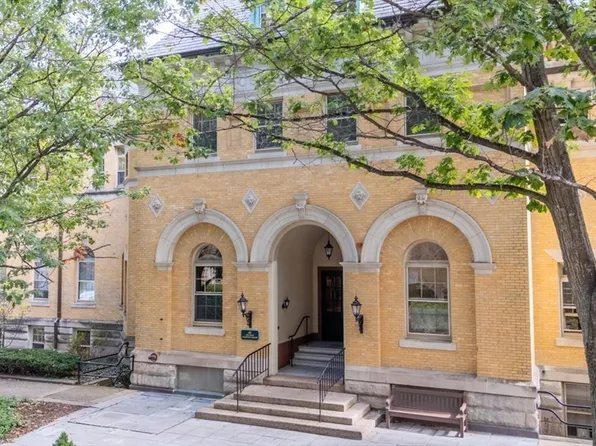 60 Glen Rd #101, Brookline, MA 02445