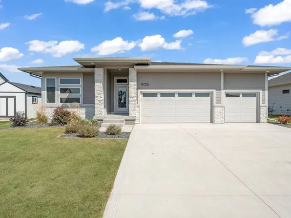 905 NE 12th St, Grimes, IA 50111