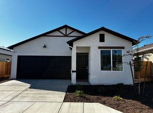 465 Green Ln, Lemoore, CA 93245