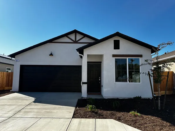 465 Green Ln, Lemoore, CA 93245